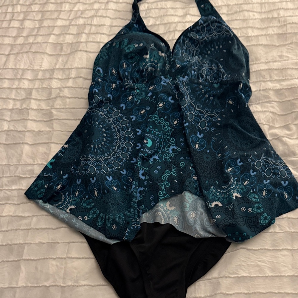 Swimsuits For All Teal and Black Halter handkerchief  edge Swimsuit size 16